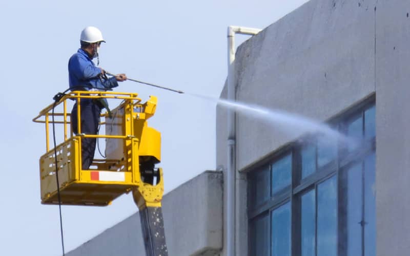 ビルの窓清掃、放水