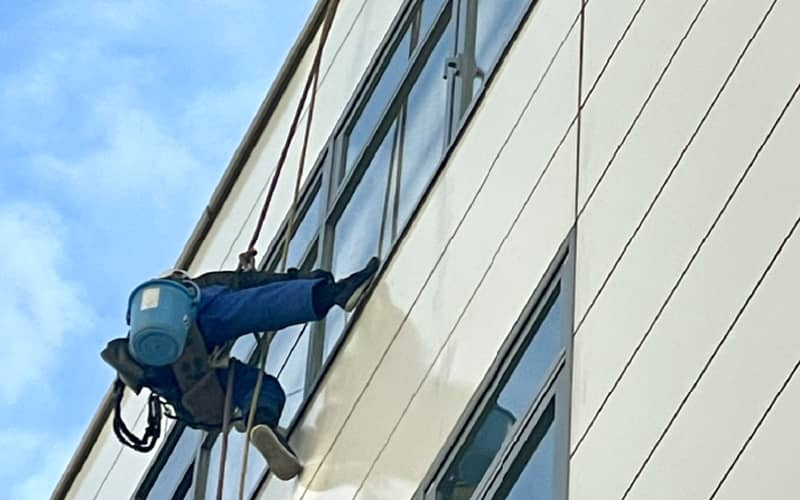 ビル清掃ブランコ